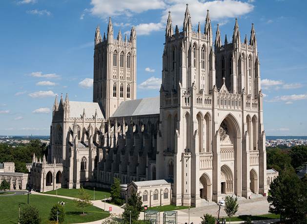 Una fotografía del catedral católica romana en Washington, DC.